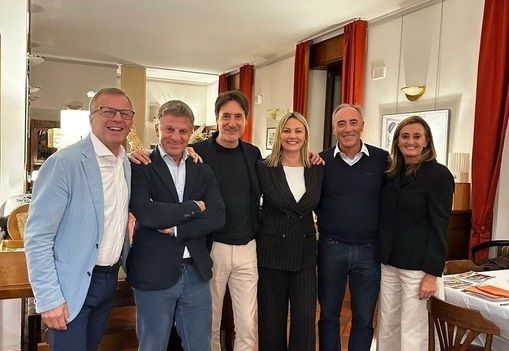 Forza Italia fa squadra al Sacro Monte: «Pronti per le sfide future» Forza Italia fa squadra al Sacro Monte: «Pronti per le sfide future»