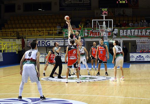Basket, serie B: Legnano a testa alta contro Omegna ma non basta