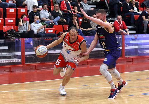 Legnano Basket Knights, vittoria schiacciante su Varese Legnano Basket Knights, vittoria schiacciante su Varese