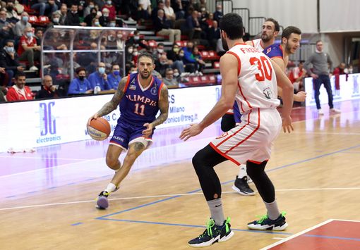 Legnano Basket, brutta sconfitta con Firenze Legnano Basket, brutta sconfitta con Firenze