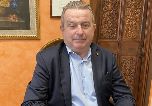 Oltre trent’anni al servizio della scuola: Mauro Ghisellini nominato commendatore Oltre trent’anni al servizio della scuola: Mauro Ghisellini nominato commendatore