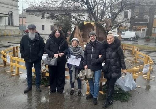 L'assessore Giuseppe Palomba, la presidente Marianna Panebianco, la signora Ernestina, (moglie) e i familiari di Silvio Basilico