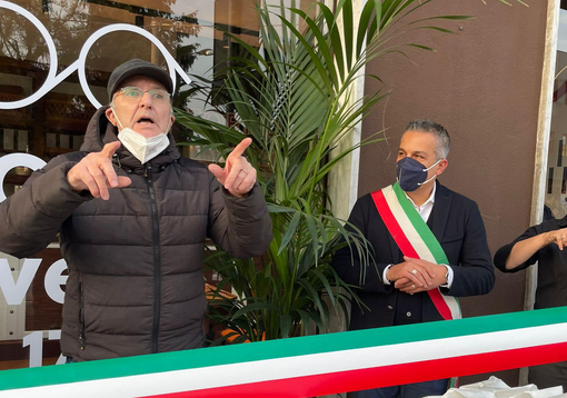 Il sindaco Poliseno con Colombo