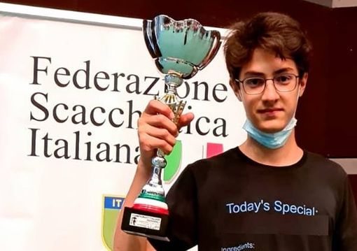 Simone Pozzari del circolo scacchi della Famiglia Legnanese, campione italiano under 16