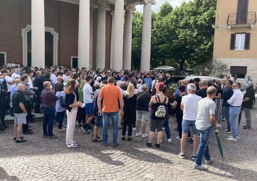 A Fagnano l'addio al giovane farmacista: «Matteo è stato un dono di Dio»