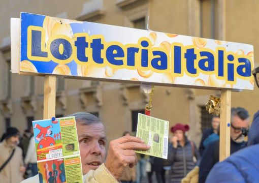 Lotteria Italia 2026, l'elenco di tutti i biglietti vincenti con tutti i premi. Vinti centomila euro a Cuvio e Somma Lotteria Italia 2026, l'elenco di tutti i biglietti vincenti con tutti i premi. Vinti centomila euro a Cuvio e Somma