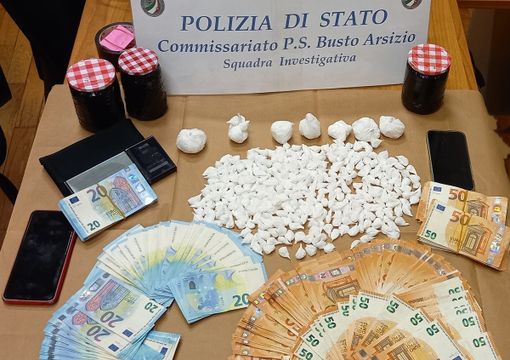 Aveva in casa quasi 500 dosi di cocaina, la polizia di Busto arresta uno spacciatore albanese incensurato Aveva in casa quasi 500 dosi di cocaina, la polizia di Busto arresta uno spacciatore albanese incensurato