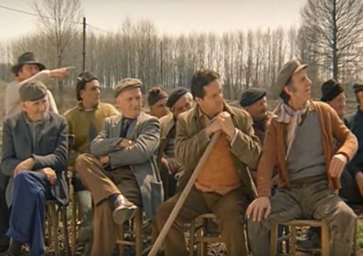 La mitica scena del passaggio del treno nel film "Il Ragazzo di Campagna"