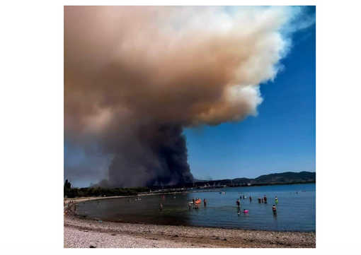Il fumo su Gorizia, foto postata dal sindaco Ziberna