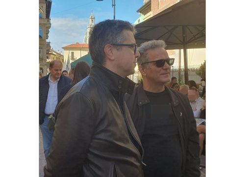 Cassani (al centro) con Albani questa mattina in centro. Sullo sfondo Pinciroli Cassani (al centro) con Albani questa mattina in centro. Sullo sfondo Pinciroli