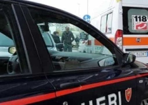 Follia in centro a Luino: cinquantenne aggredito al bar con una ginocchiata in faccia e preso a calci e pugni Follia in centro a Luino: cinquantenne aggredito al bar con una ginocchiata in faccia e preso a calci e pugni