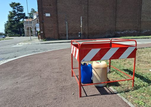 Le taniche transennate vicino al cimitero
