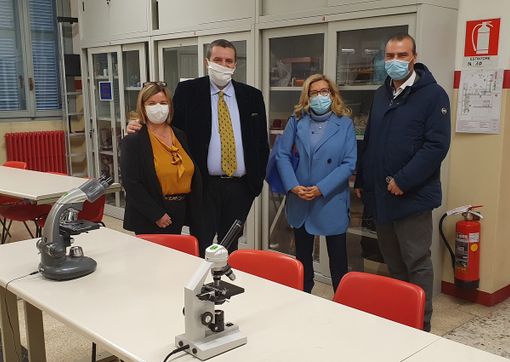 Scuole Rezzara di Busto: Steam potenziato alle medie Costamagna e indirizzo biomedico al liceo Pascal