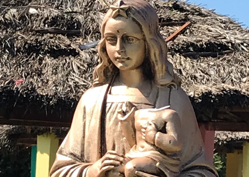 Haiti, primi trasferimenti dei ragazzi nelle case. All'asilo tagliata la testa di Gesù Bambino