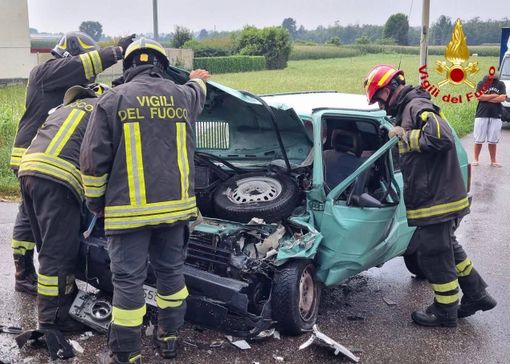 FOTO. Scontro tra un camion e una Panda a Castelseprio. Ferito un uomo di 31 anni FOTO. Scontro tra un camion e una Panda a Castelseprio. Ferito un uomo di 31 anni