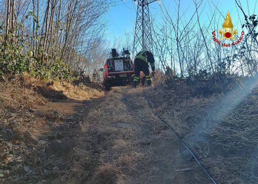 Vento forte su tutta la provincia: alberi caduti, tetti scoperchiati e incendi. Quaranta interventi dei vigili del fuoco, a Malnate Canadair in azione Vento forte su tutta la provincia: alberi caduti, tetti scoperchiati e incendi. Quaranta interventi dei vigili del fuoco, a Malnate Canadair in azione