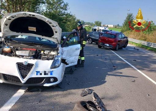 FOTO. Schianto tra tre auto sulla provinciale a Solaro, quattro le persone soccorse FOTO. Schianto tra tre auto sulla provinciale a Solaro, quattro le persone soccorse