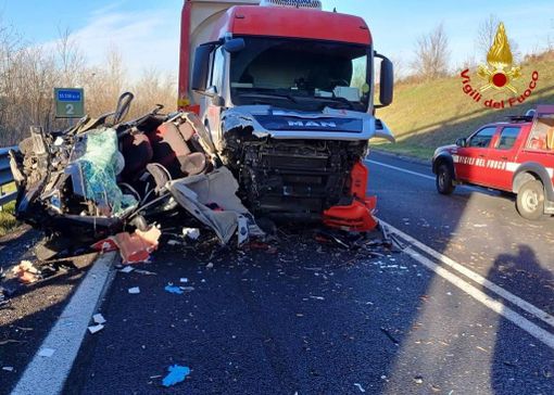 FOTO Lonate Pozzolo, incidente sulla statale 336 diramazione: elisoccorso in volo, grave un uomo