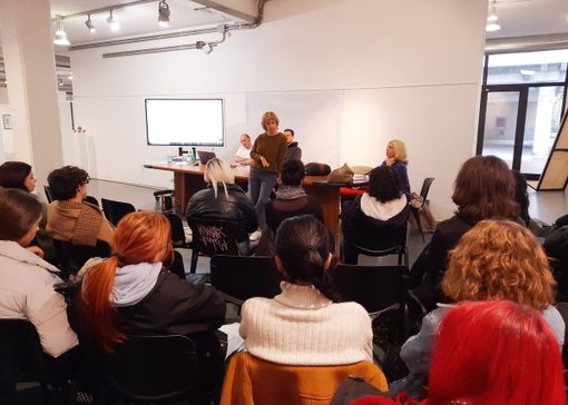 Incontro al Frattini di Varese. Sotto, quello allo Scientifico Ferraris