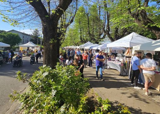 Mercatino di primavera in viale Rimembranze: buona (anche) la seconda