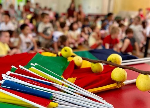 Bandiere paliesche e giovanissimi partecipanti Bandiere paliesche e giovanissimi partecipanti