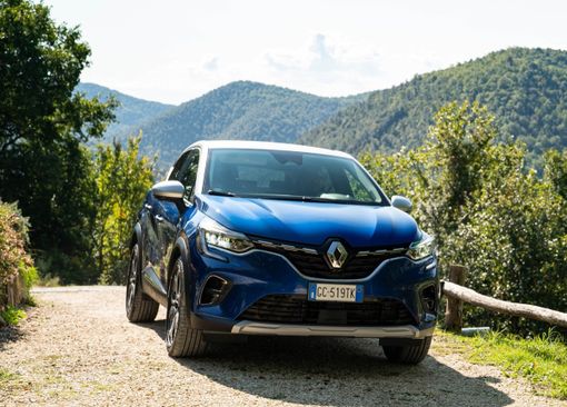 Renault Captur Hybrid: la gamma elettrica e ibrida è a disposizione negli store