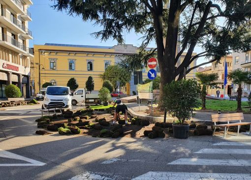 FOTO. Si smonta il “Ti&amp;Ti park”: piazza Trento e Trieste torna al suo assetto tradizionale