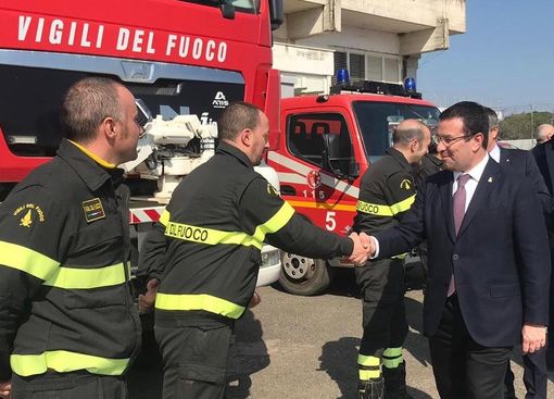 Candiani in visita ai vigili del fuoco di Varese: «Carenza di personale, ne parlerò al Ministero»