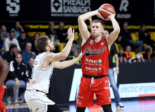 I Knights brindano a Conegliano e riprendono la corsa