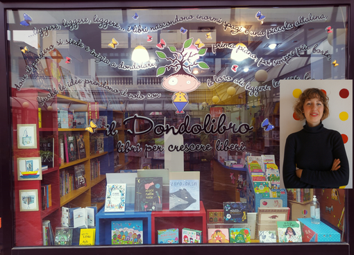 L’artista Emma Lidia Squillari incontra giovani lettori, e disegnatori in erba, al Dondolibro