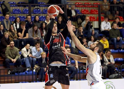 Basket, serie B: terza sconfitta stagionale per i Knights, Lumezzane vince 82-63 Basket, serie B: terza sconfitta stagionale per i Knights, Lumezzane vince 82-63