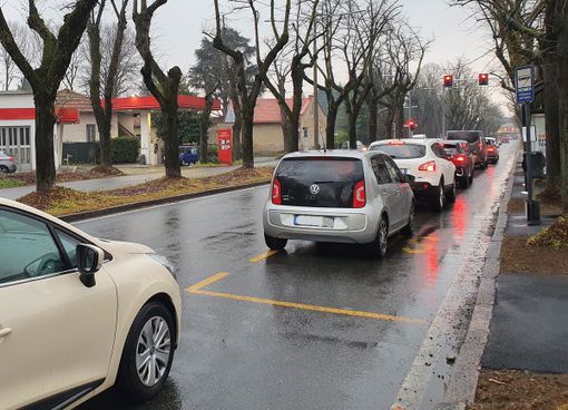Viale Boccaccio, nuove proteste per code e sicurezza. L’assessore: «A breve controlli con le telecamere»