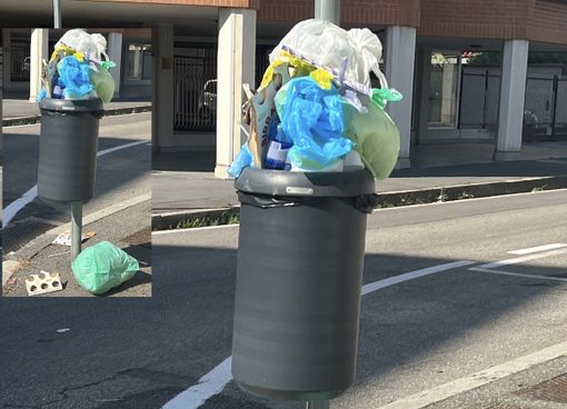 Cestini con sacchi di immondizia: un'immagine diffusa in città (nel riquadro evidenziata anche la presenza di un sacco sotto)