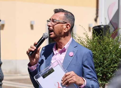Luca Torno in piazza con Lilt - Foto dal suo profilo Fb Luca Torno in piazza con Lilt - Foto dal suo profilo Fb