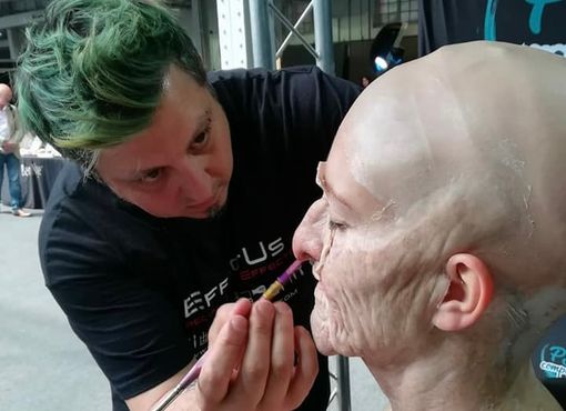 Il saronnese Andrea Leanza al lavoro (foto dal profilo Facebook)