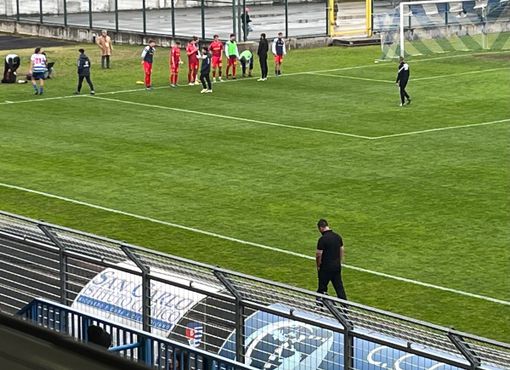 Vargas rientra verso gli spogliatoi dopo la sconfitta