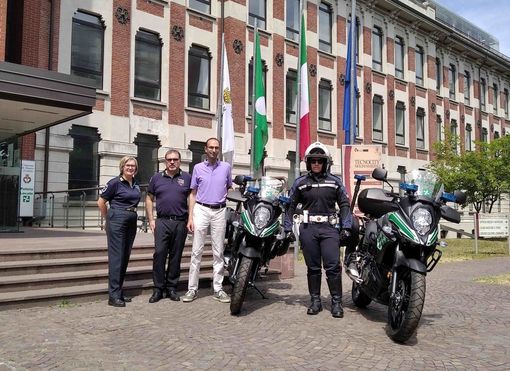 Due nuove moto per la Polizia Locale di Busto: «Più sicurezza e presidio della città»