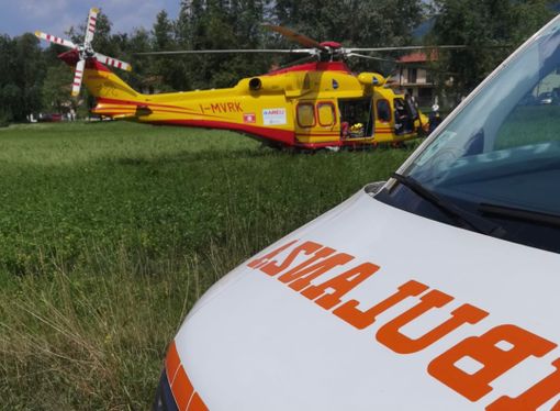 Scontro tra un'auto e due moto a Somma: tre feriti, uno è grave