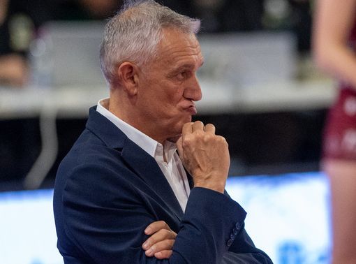 Brutta prova della Uyba a Pesaro. Coach Caprara ha di che riflettere e lavorare (foto Lega Volley Femminile) Brutta prova della Uyba a Pesaro. Coach Caprara ha di che riflettere e lavorare (foto Lega Volley Femminile)