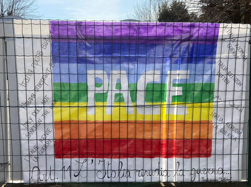 Le voci e i colori dei piccoli fagnanesi: «Guerra, vergogna»