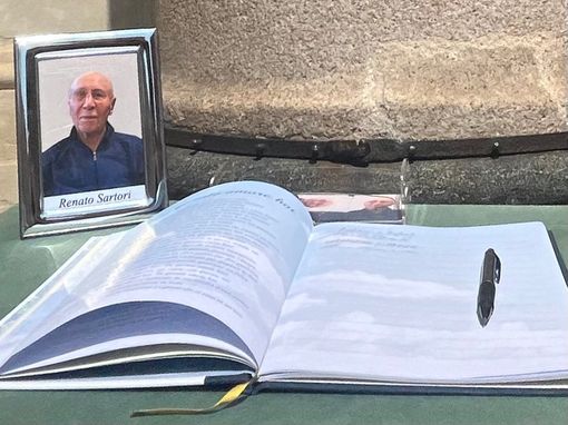 «Buon viaggio, papà. Hai suonato la fisarmonica fino alla fine, ora abbraccia Marco e la mamma per noi»
