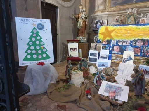 Buon Natale Busto: le mamme del progetto "Donne e minori" espongono i loro auguri al Tempio civico