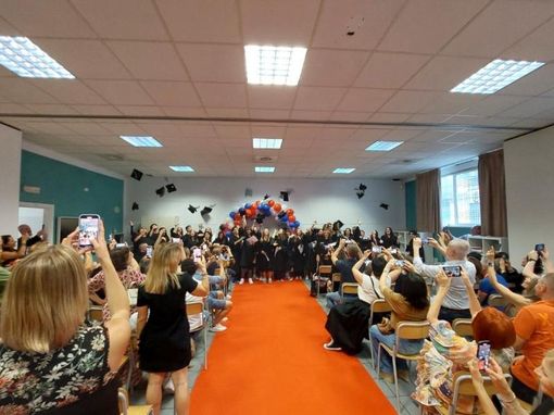 Alla Middle School Acof una raffica di 10 e due lodi. Boom per l'indirizzo sportivo, al via tre classi prime