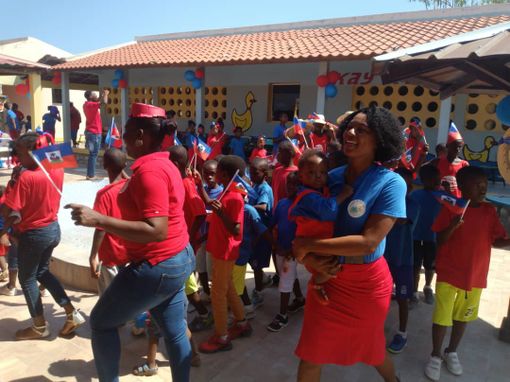 VIDEO. Il violino, la festa dei compleanni, un grido: «La Kay è viva» VIDEO. Il violino, la festa dei compleanni, un grido: «La Kay è viva»