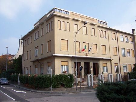 l'Istituto Maria Ausiliatrice di Castellanza. Sotto: Giulia e Luca l'Istituto Maria Ausiliatrice di Castellanza. Sotto: Giulia e Luca