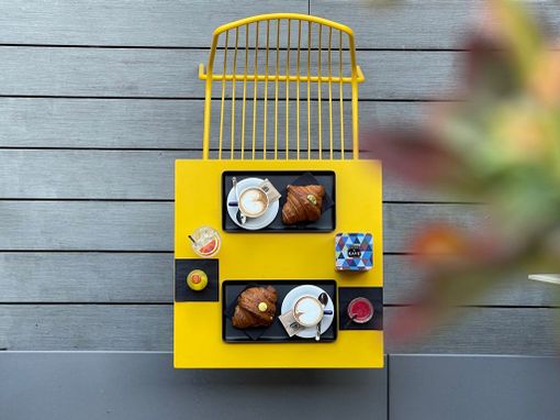 Il dehors creato alla pasticceria Chiara: i locali si sono attrezzati per offrire un contesto accogliente all'aperto