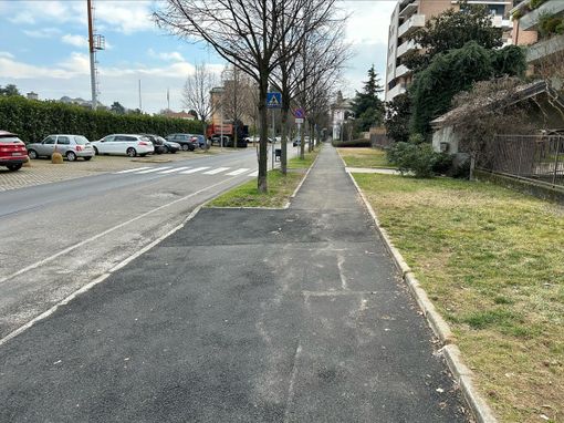 I nuovi marciapiedi di via Valle Olona, sotto i lavori iniziati in corso XX settembre