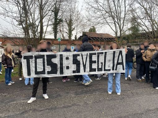 Sciopero al liceo scientifico, uno striscione dice tutto: «Tosi sveglia» Sciopero al liceo scientifico, uno striscione dice tutto: «Tosi sveglia»
