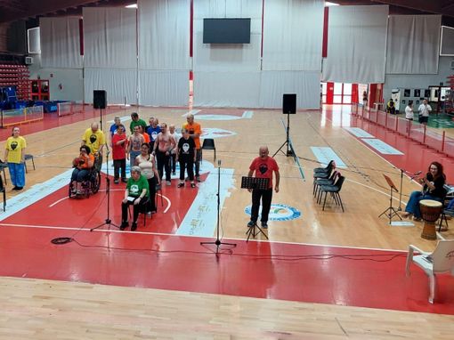 Gli attori di “Un Po' Fuori” portano in scena “Un Corpo Negato” Gli attori di “Un Po' Fuori” portano in scena “Un Corpo Negato”