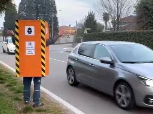 VIDEO. Ecco i nuovi velo-box di Olgiate dotati di… gambe per fuggire da Fleximan